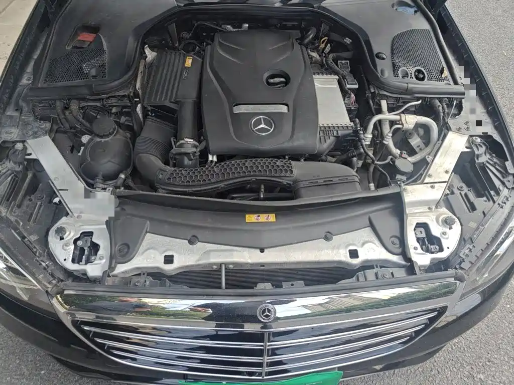 Mercedes-Benz E-Class — миниатюра 11