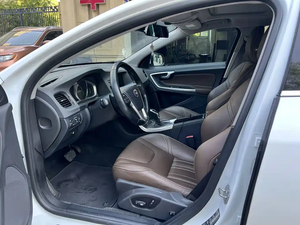Volvo S60 PHEV — миниатюра 10