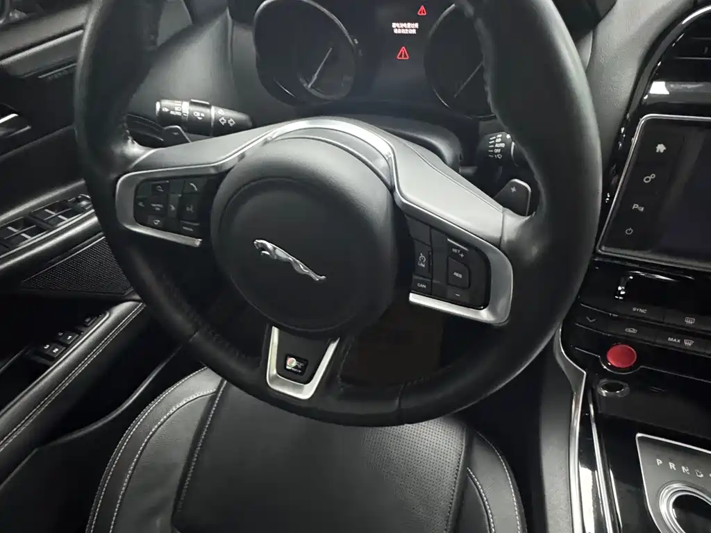 Jaguar XE — миниатюра 10