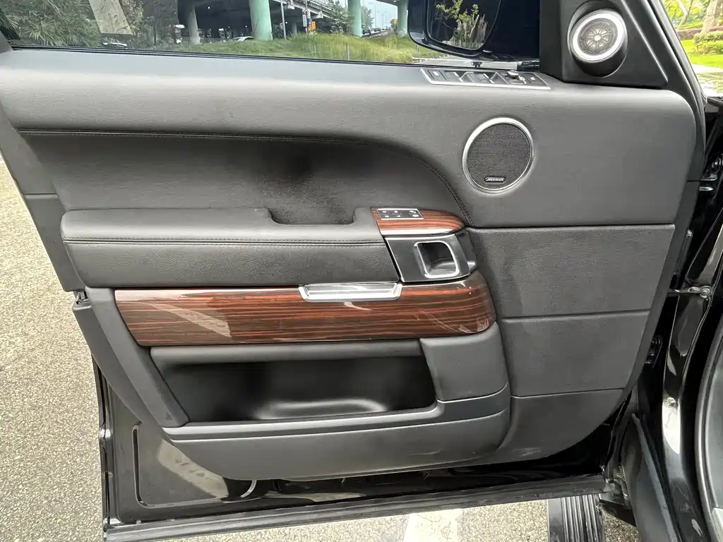 Land Rover Range Rover — миниатюра 11