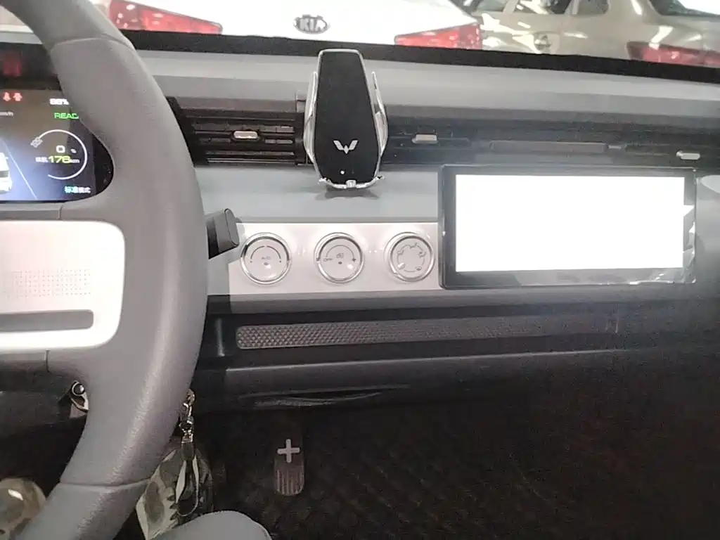 Wuling MINIEV — миниатюра 13