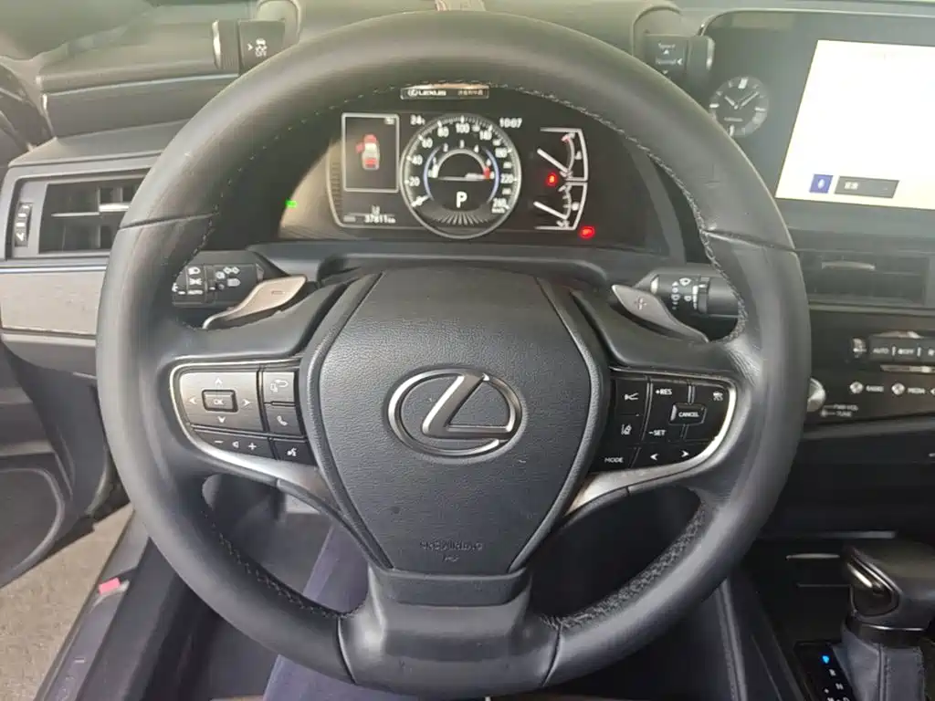 Lexus ES — миниатюра 11