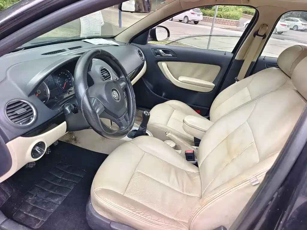 Volkswagen Lavida 2011 1.6L MT