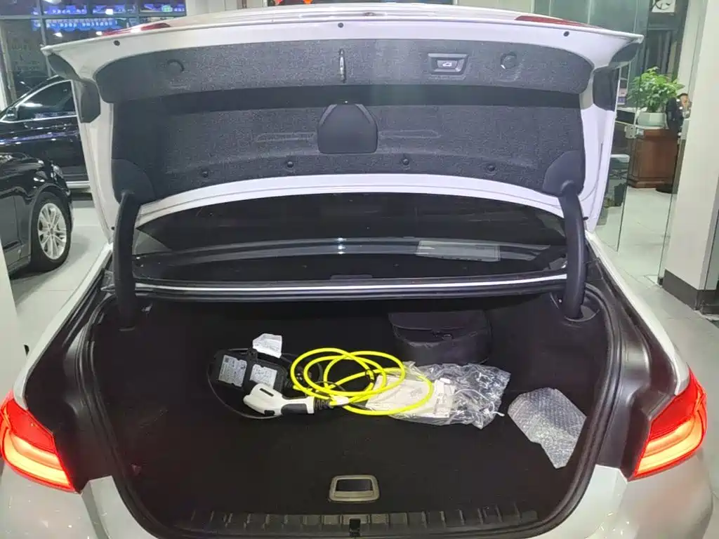 BMW 5 Series New Energy — миниатюра 19