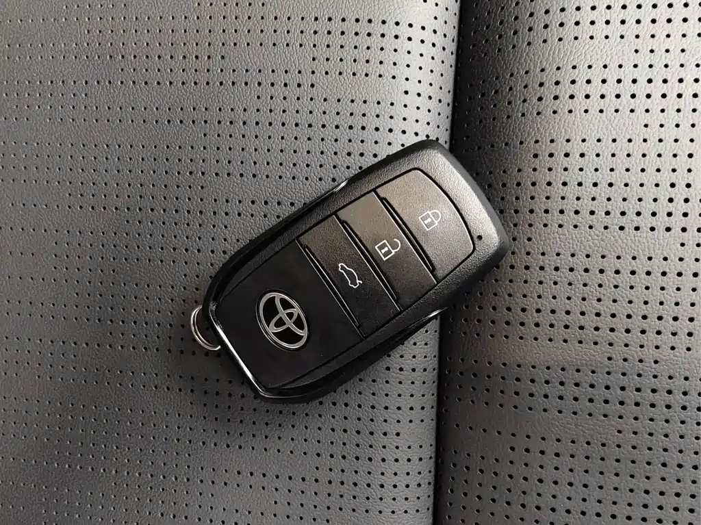 Toyota Camry — миниатюра 5