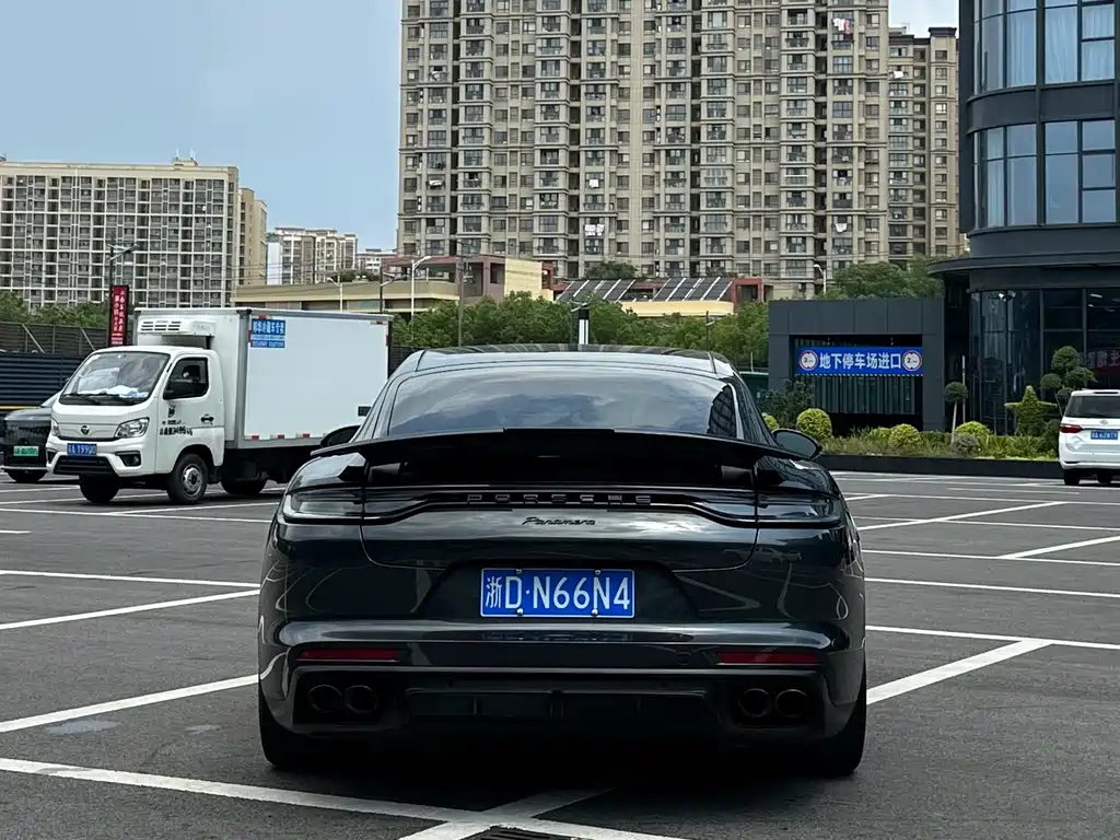PORSCHE PANAMERA