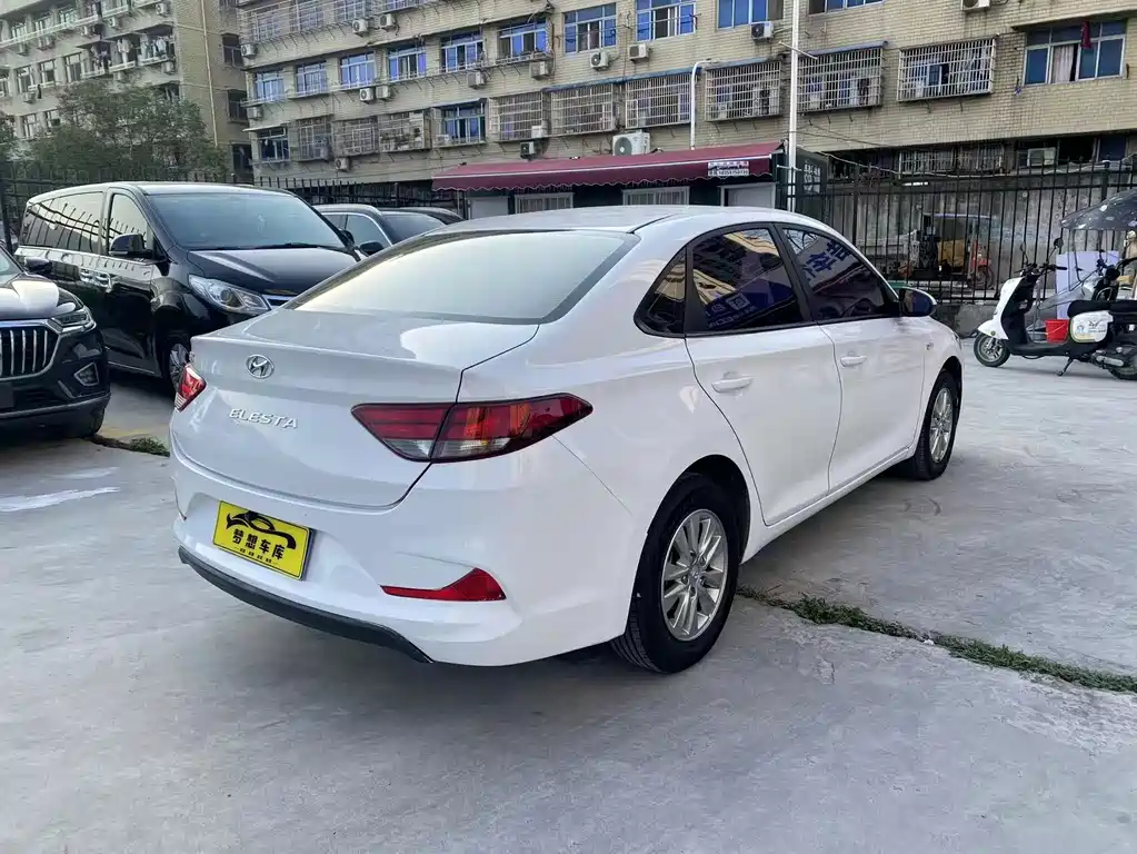Hyundai Elantra — миниатюра 3