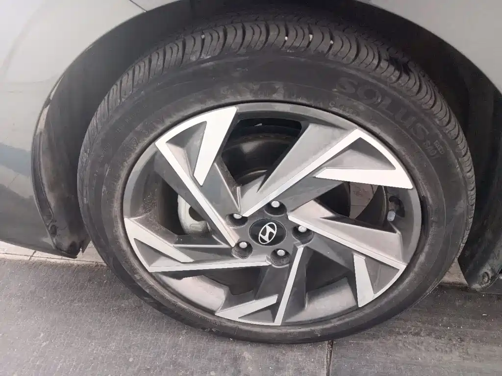 Hyundai Elantra — миниатюра 10