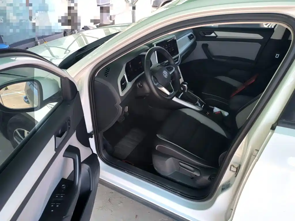 Volkswagen T-Roc — миниатюра 16