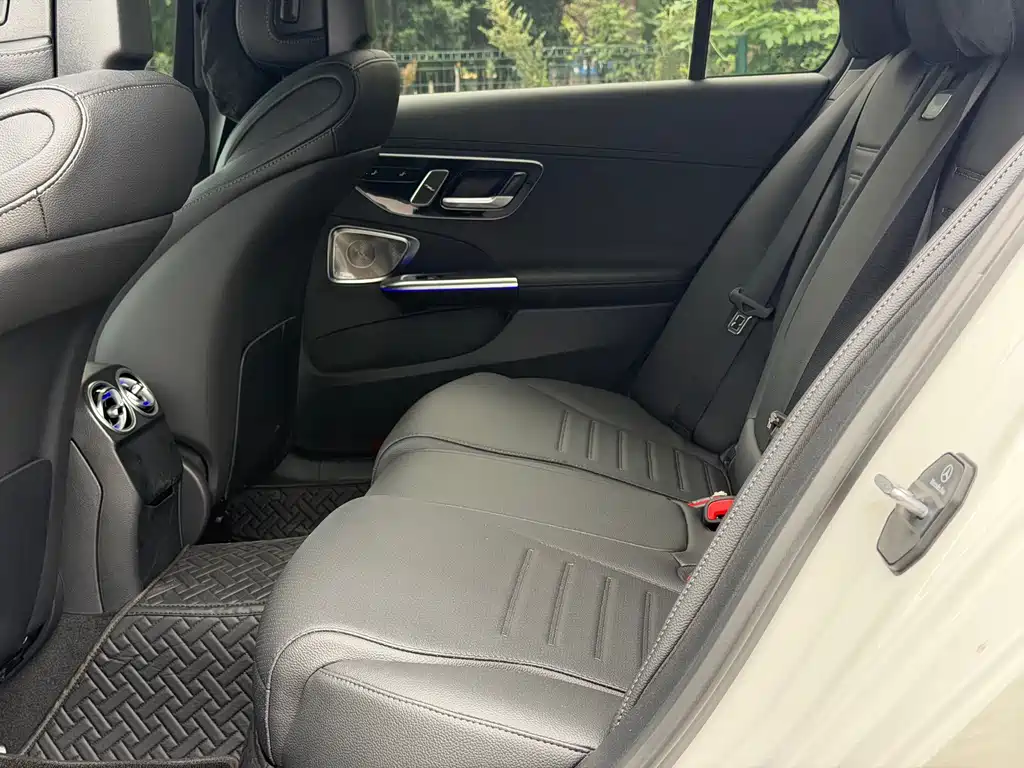 Mercedes-Benz C-Class — миниатюра 9