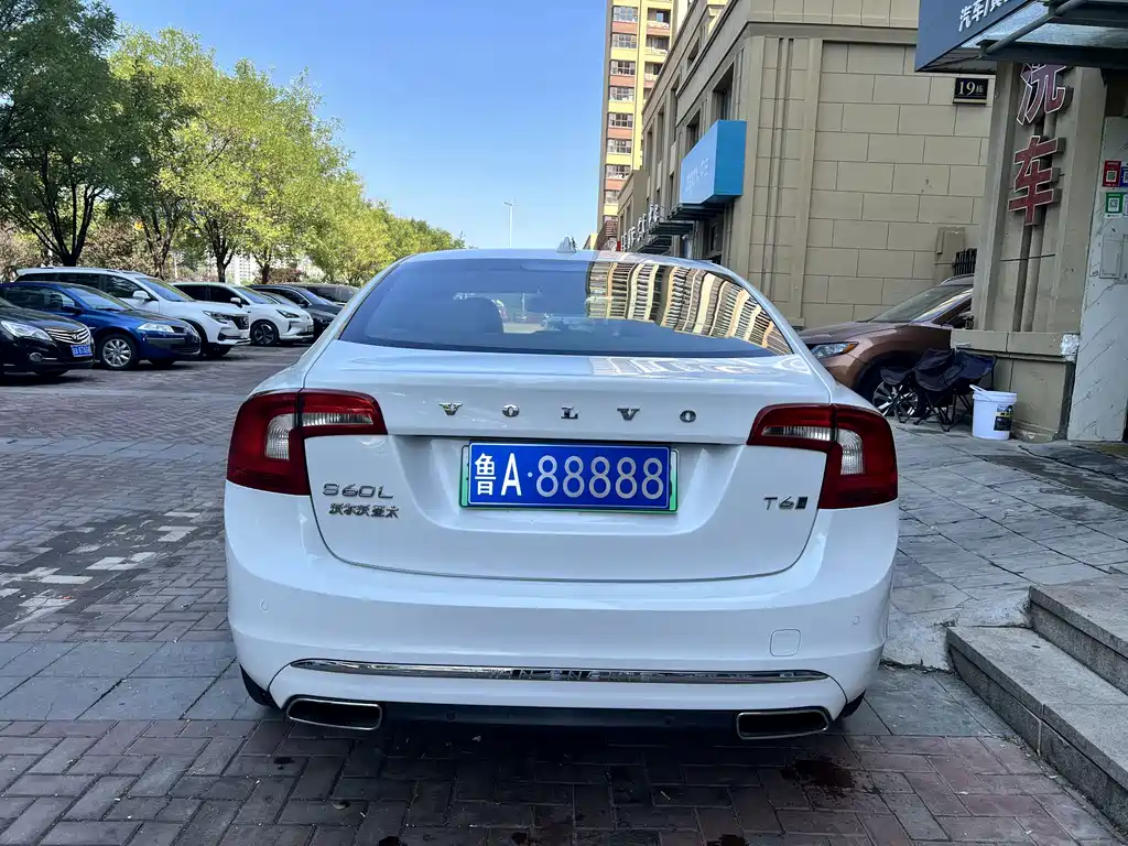Volvo S60 PHEV — миниатюра 5