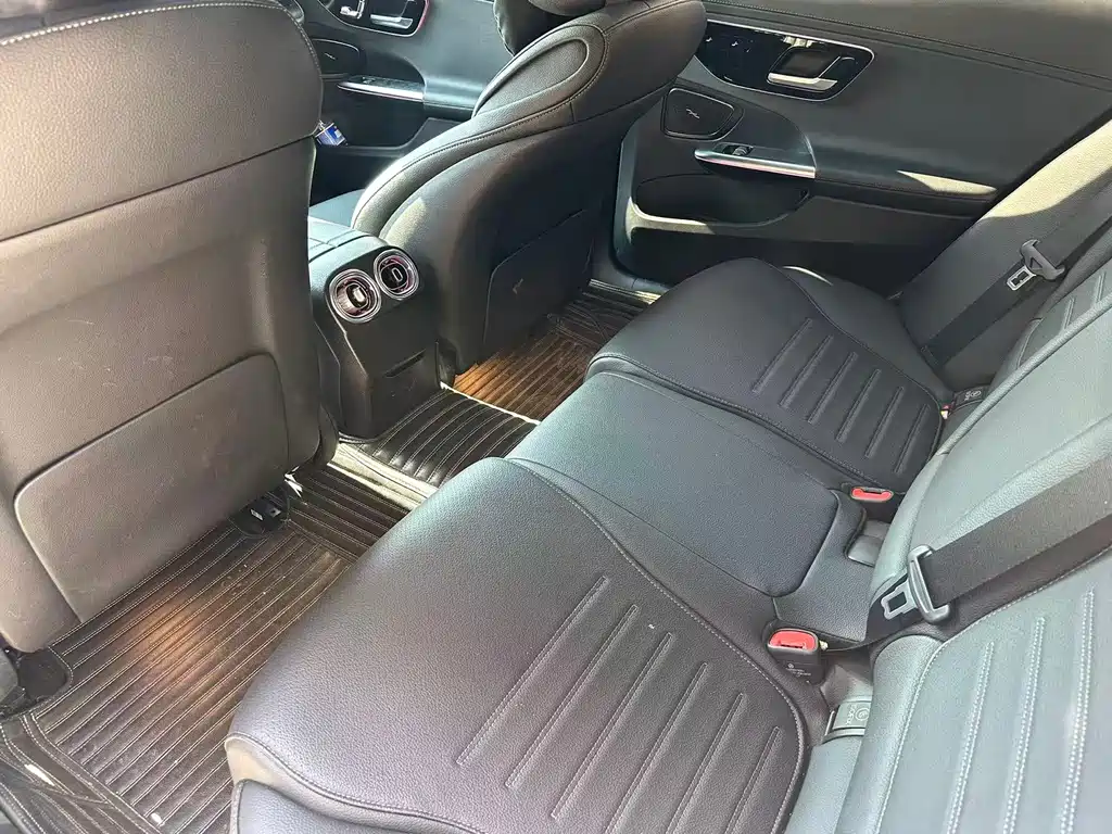 Mercedes-Benz C-Class — миниатюра 9