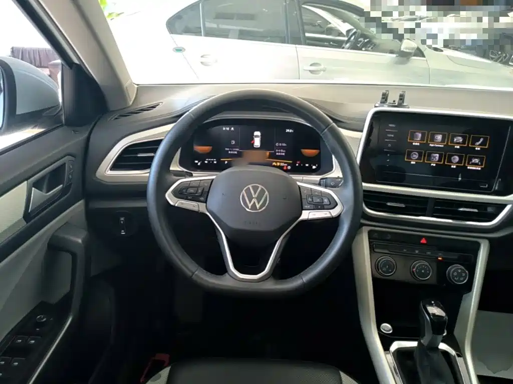 Volkswagen T-Roc — миниатюра 11