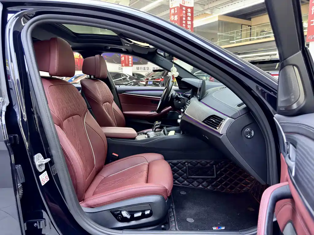 BMW 5 Series — миниатюра 7