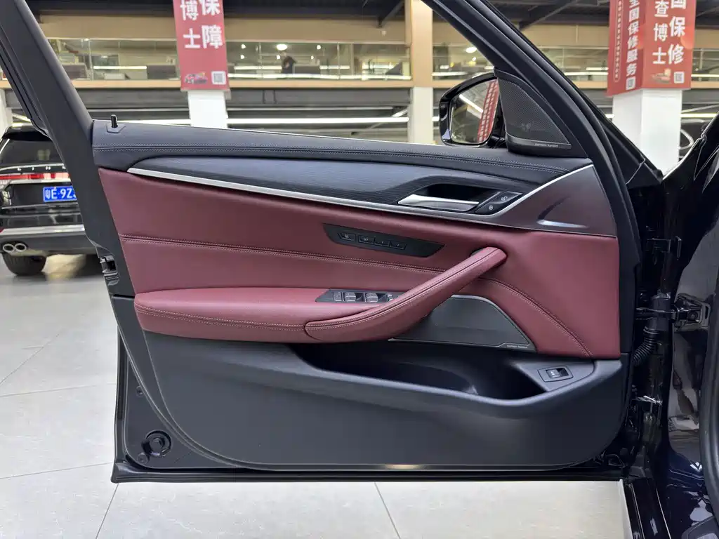 BMW 5 Series — миниатюра 10
