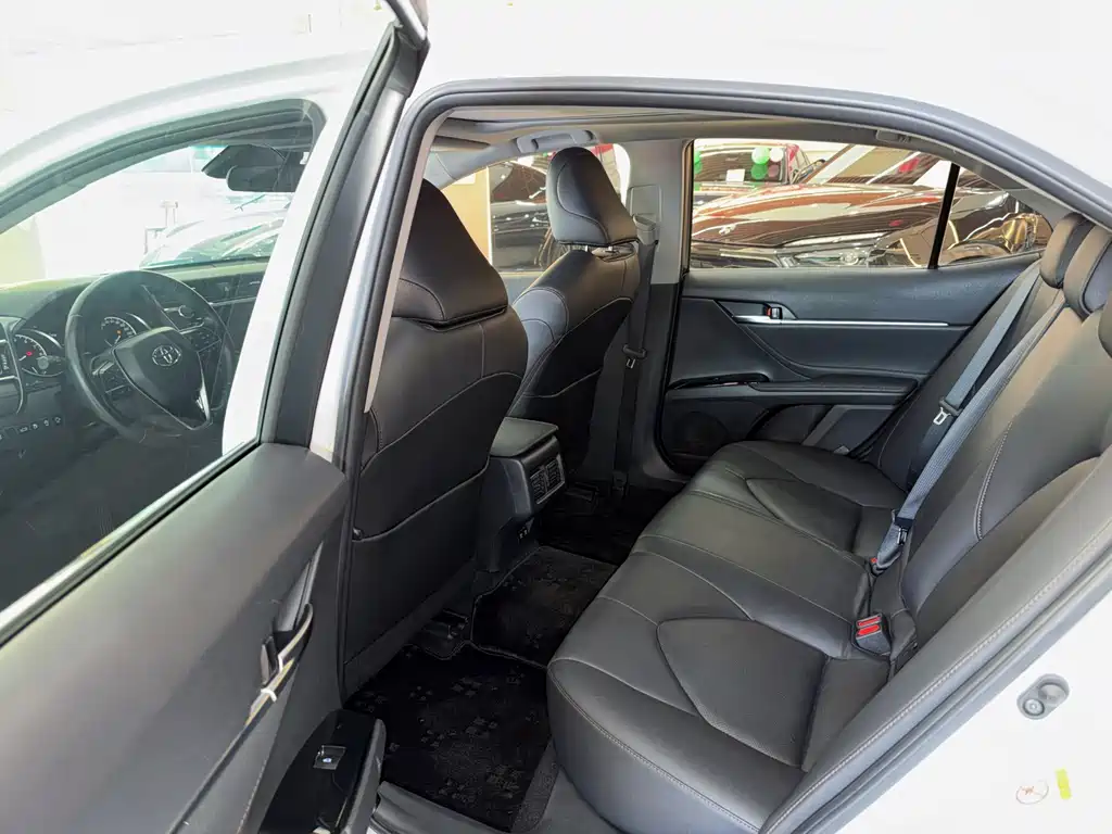 Toyota Camry — миниатюра 12
