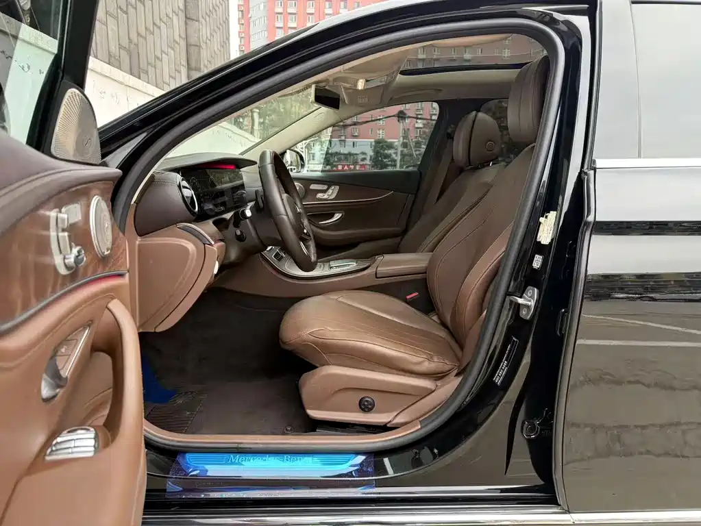 Mercedes-Benz E-Class — миниатюра 10