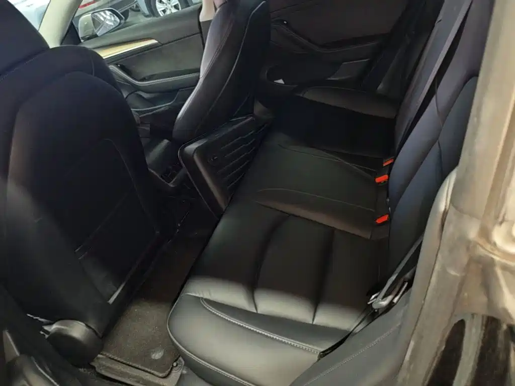 Tesla Model 3 — миниатюра 17