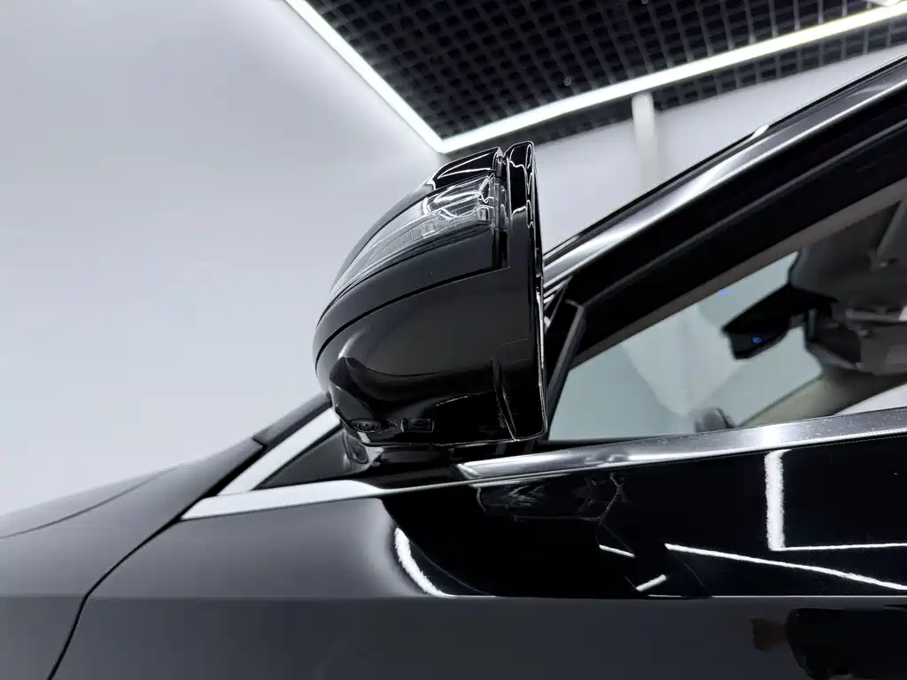 Mercedes-Benz E-Class — миниатюра 16