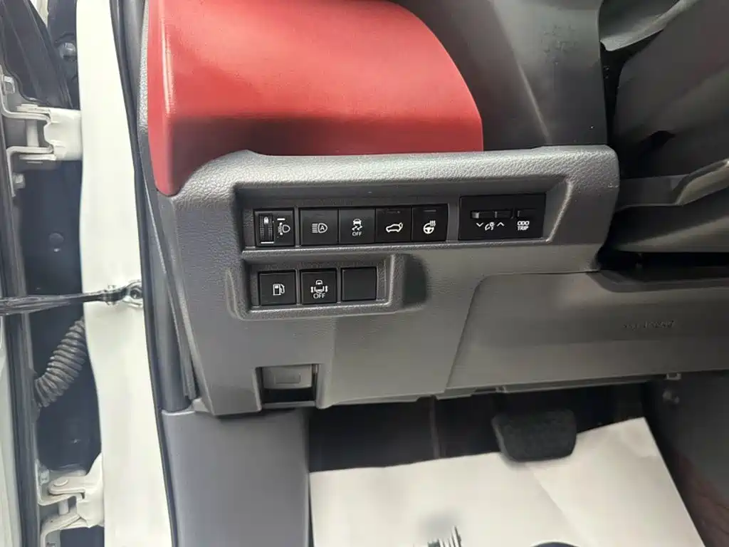 Toyota Granvia — миниатюра 4