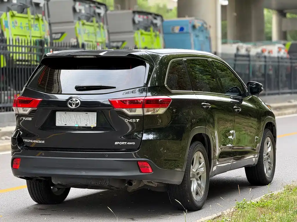 Toyota Highlander 2021 2.0T Luxury 7 мест