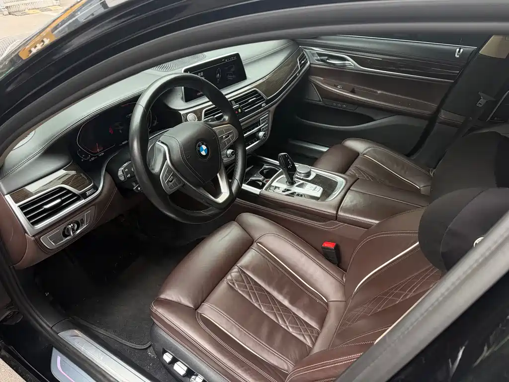 BMW 7 Series — миниатюра 3