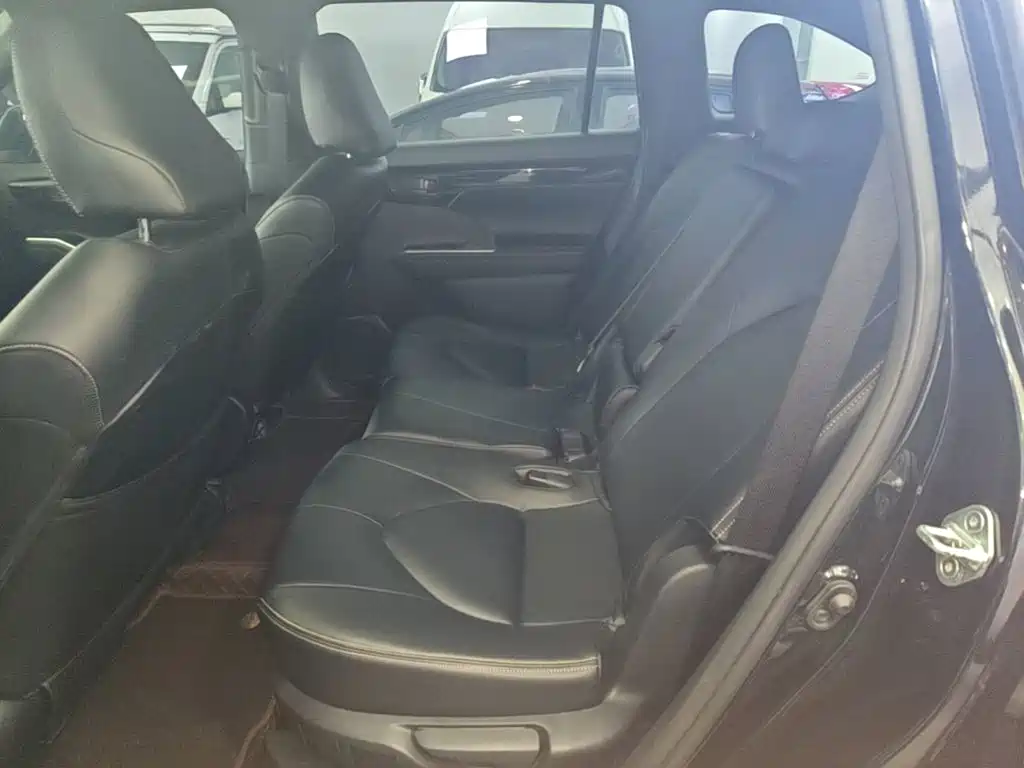 Toyota Crown Kluger — миниатюра 17