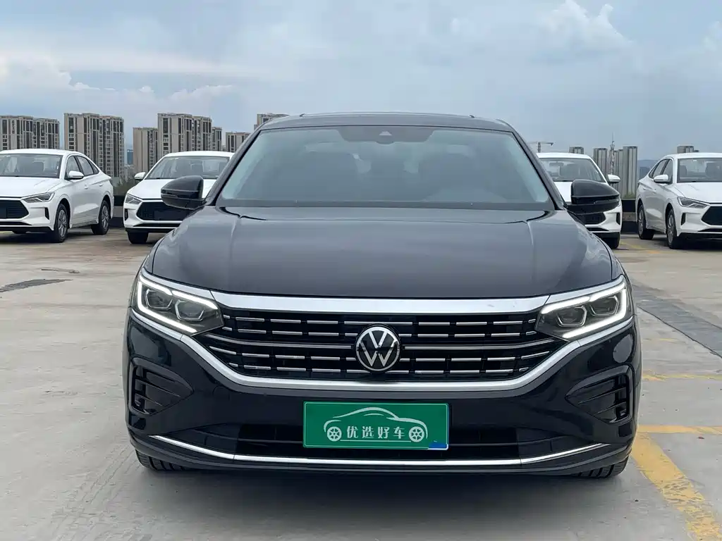Volkswagen Passat 2022 330TSI Luxury