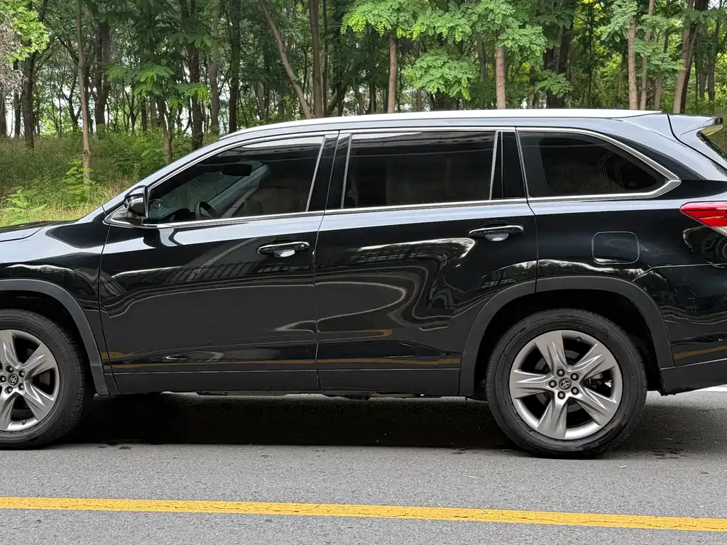 Toyota Highlander 2021 2.0T Luxury 7 мест