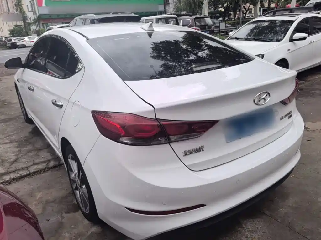 Hyundai Elantra — миниатюра 5