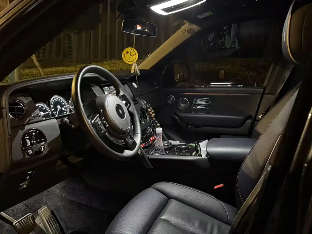 Rolls-Royce Cullinan 2018 мест