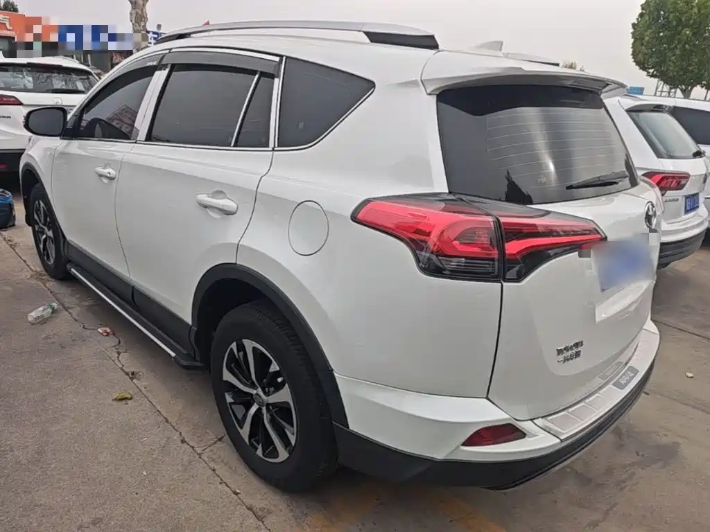 Toyota RAV4 — миниатюра 5