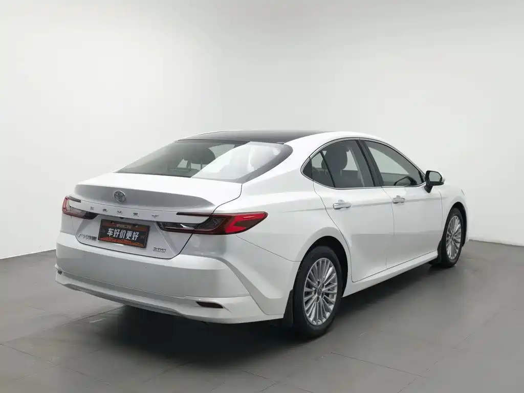 Toyota Camry — миниатюра 2