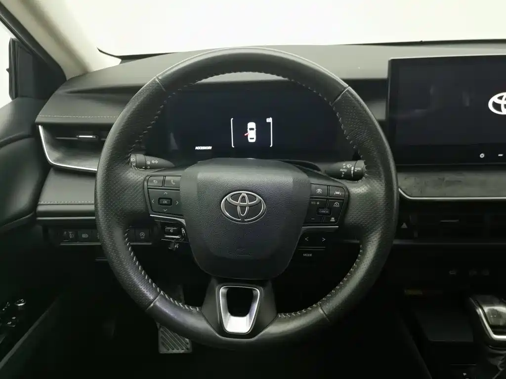 Toyota Camry — миниатюра 11