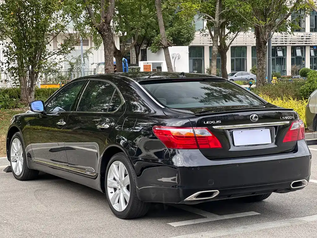 Lexus LS — миниатюра 4