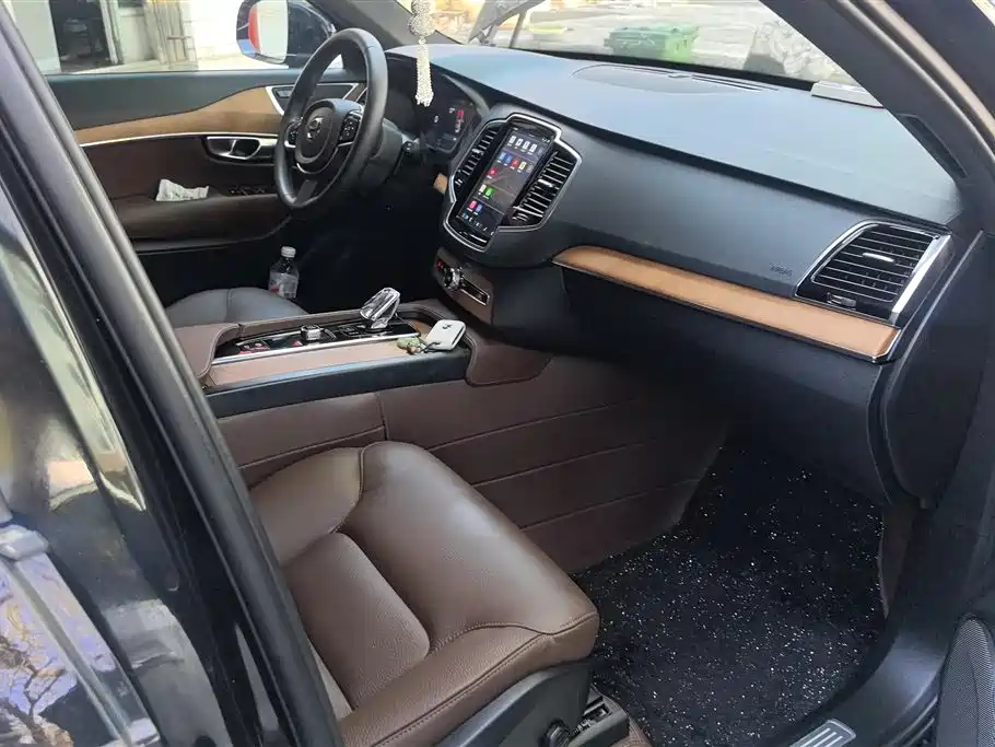 Volvo XC90 2025 B6 Luxury 7 мест