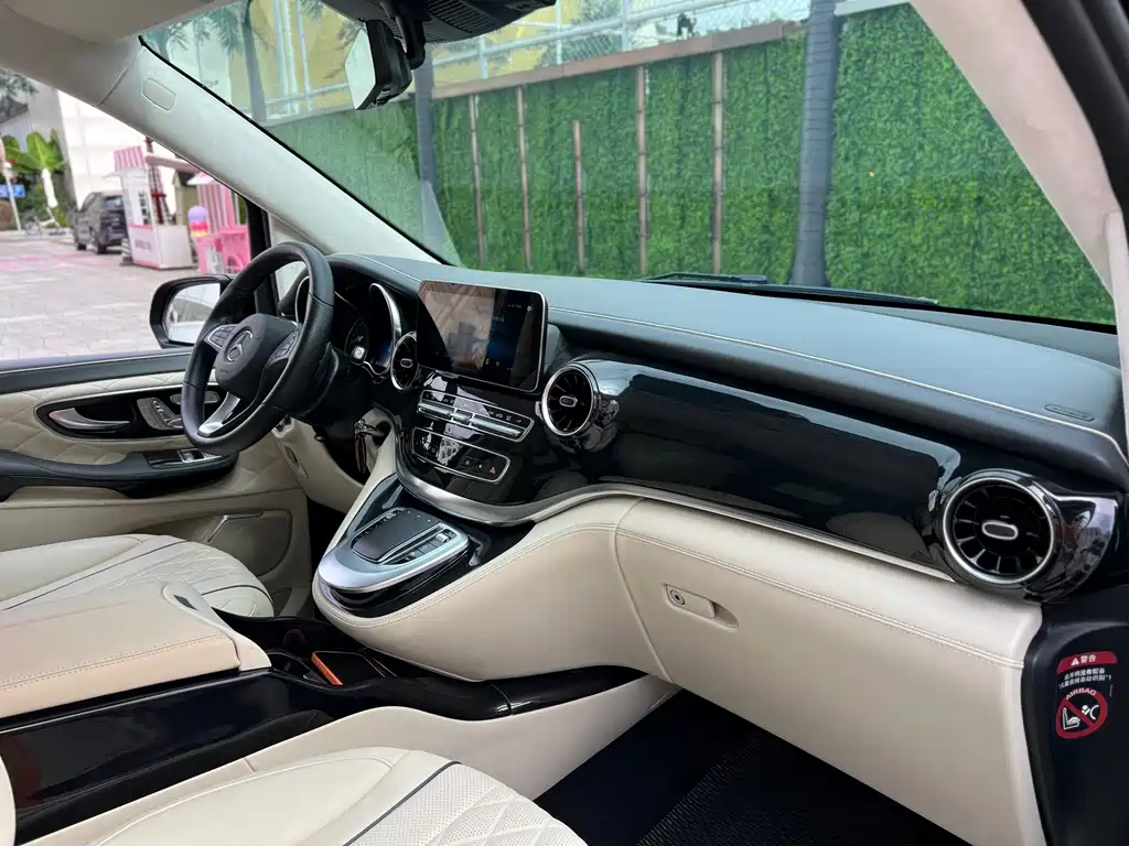 Mercedes-Benz V-Class — миниатюра 11