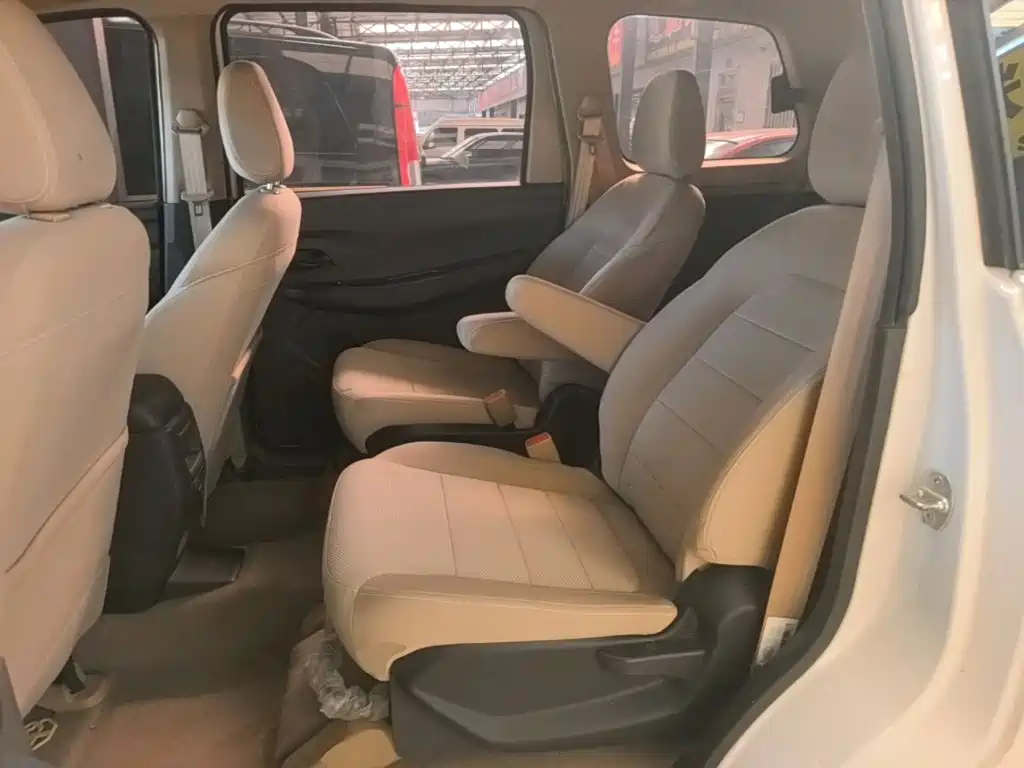 Wuling Hongguang — миниатюра 17