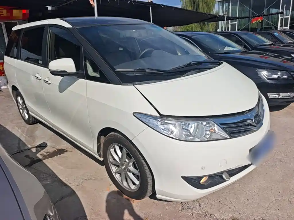 BYD M6 — миниатюра 4