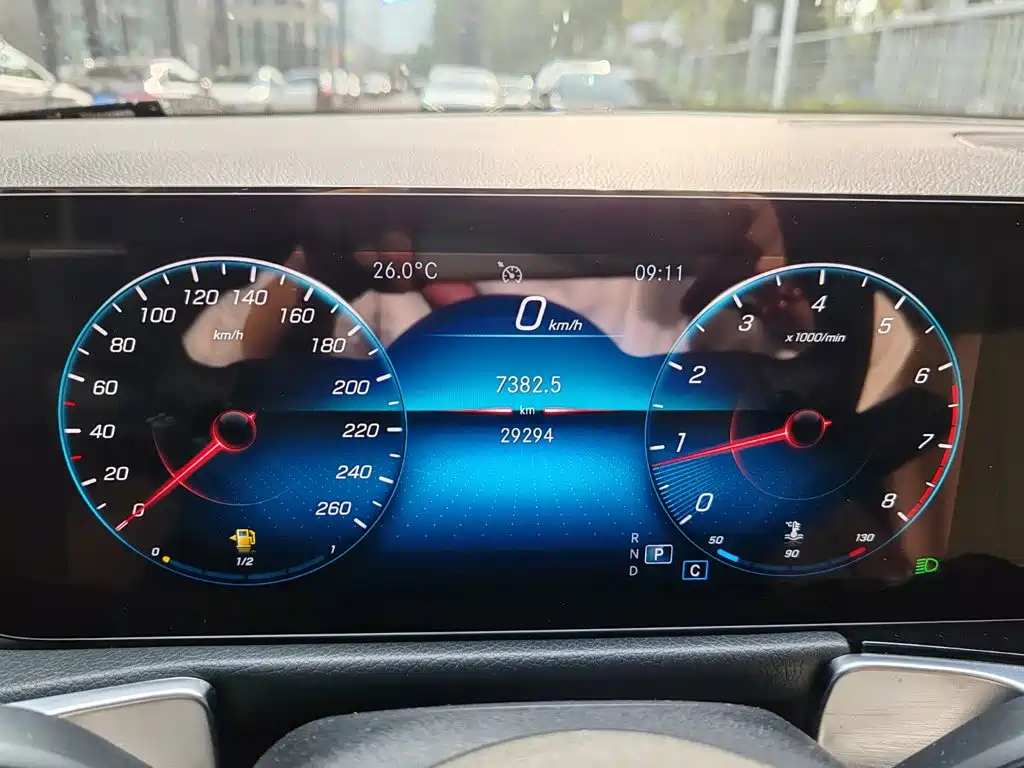 Mercedes-Benz GLB — миниатюра 11