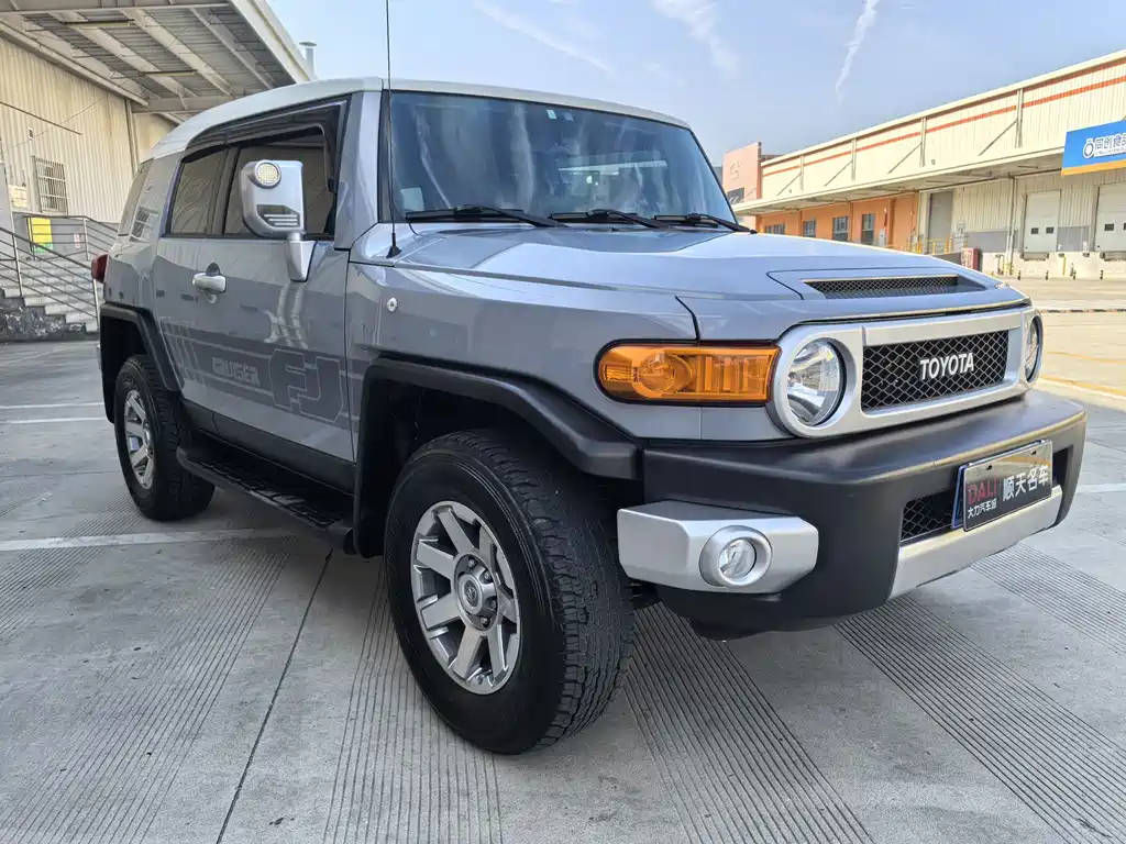 Toyota FJ Cruiser — миниатюра 3