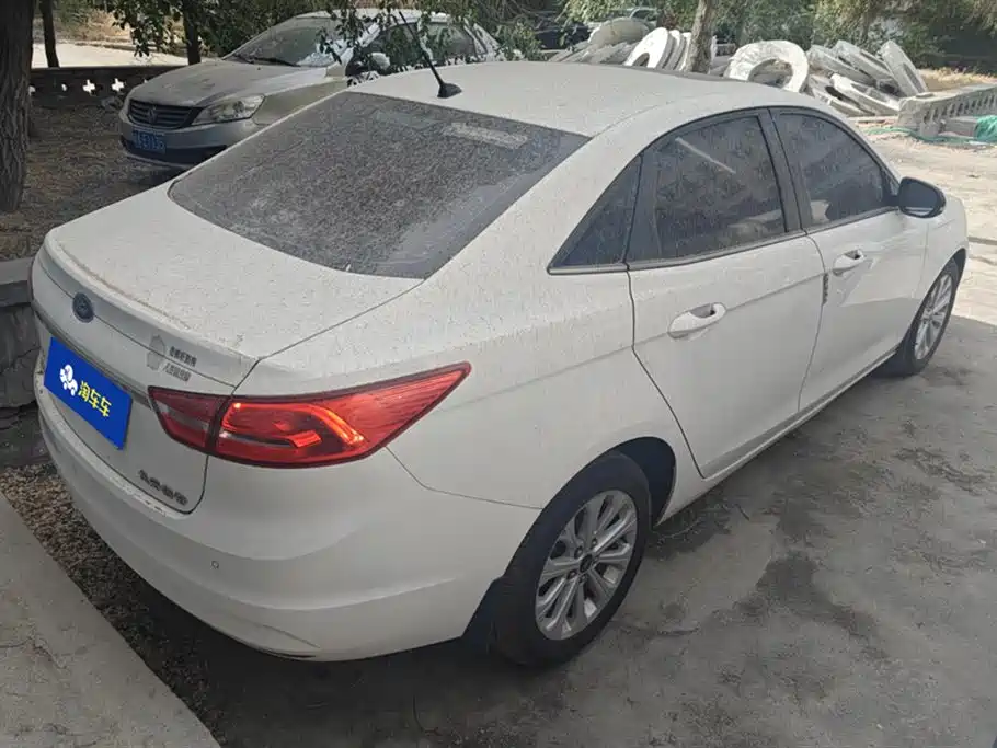 Ford Escort 2017 1.5L MT Fashion