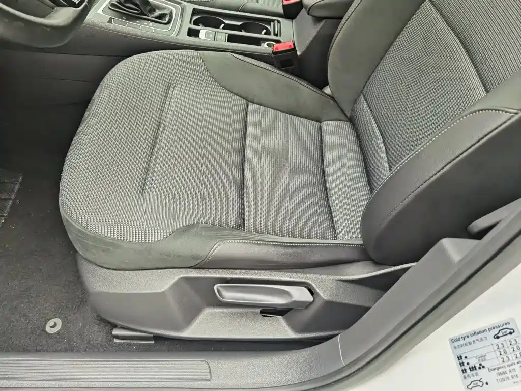 Volkswagen Golf — миниатюра 20