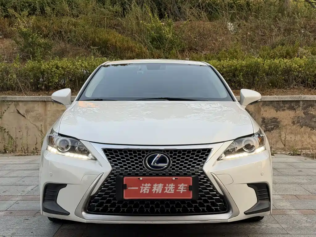 Lexus CT — миниатюра 2
