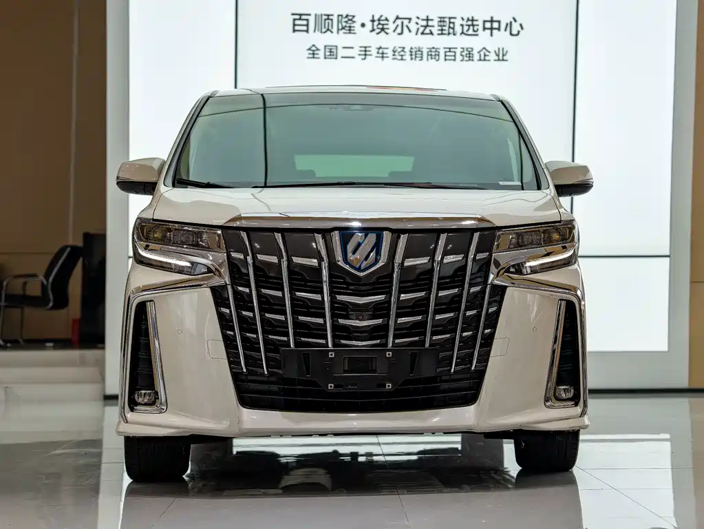 Toyota Alphard — миниатюра 2