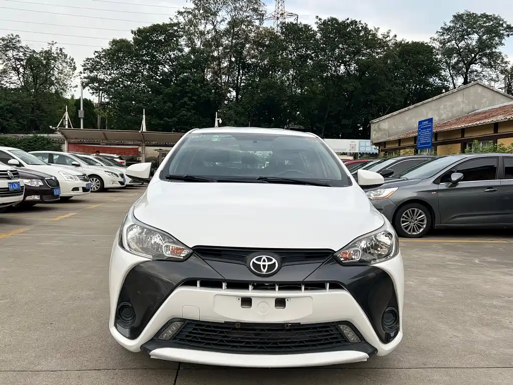 Toyota Yaris L — миниатюра 2
