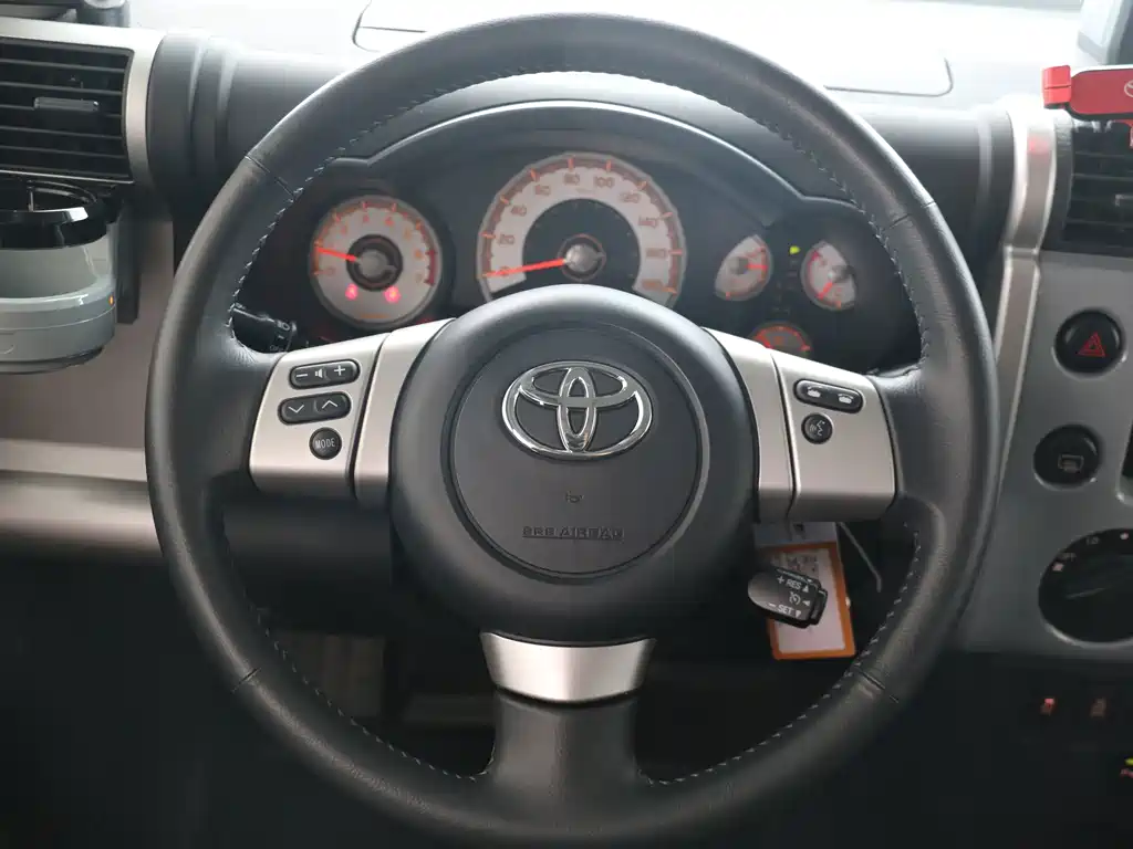 Toyota FJ Cruiser — миниатюра 6