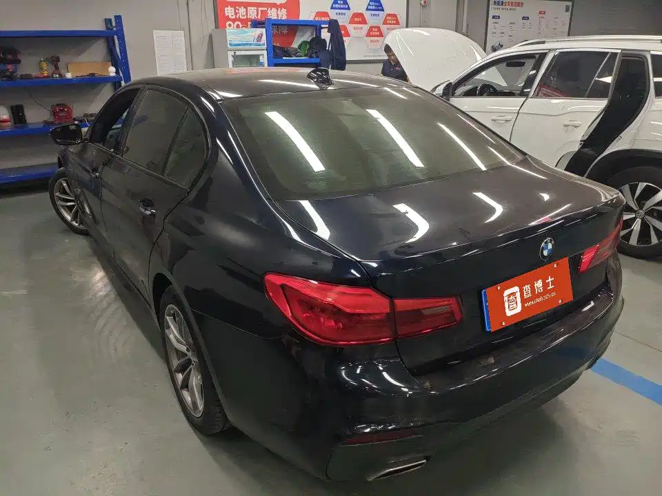 BMW 5 Series — миниатюра 8