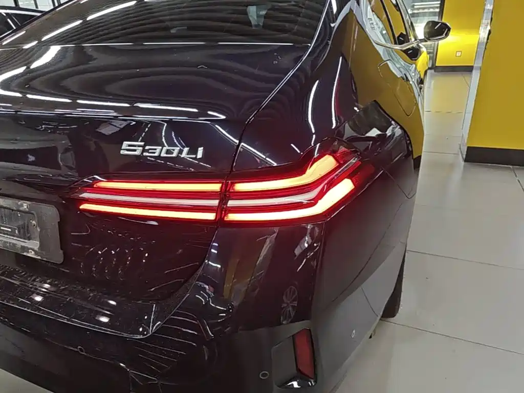 BMW 5 Series — миниатюра 8