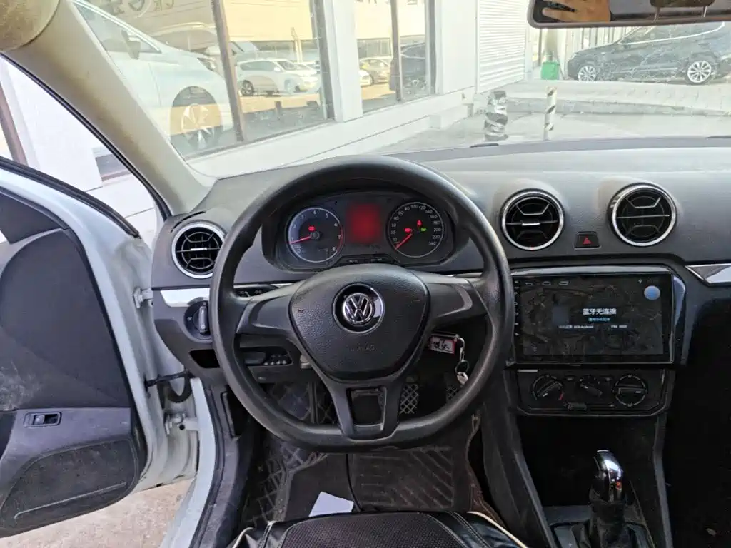 Volkswagen Jetta — миниатюра 11
